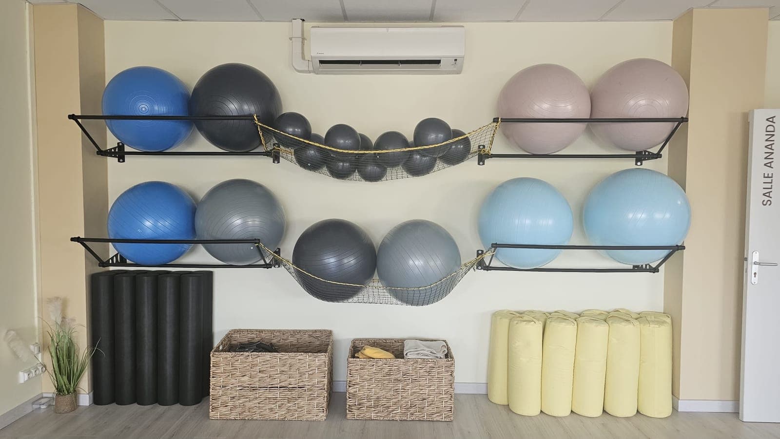 Matériel : ballons, rouleaux, traversins